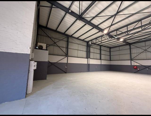 519M² WAREHOUSE TO LET IN STIKLAND INDUSTRIAL